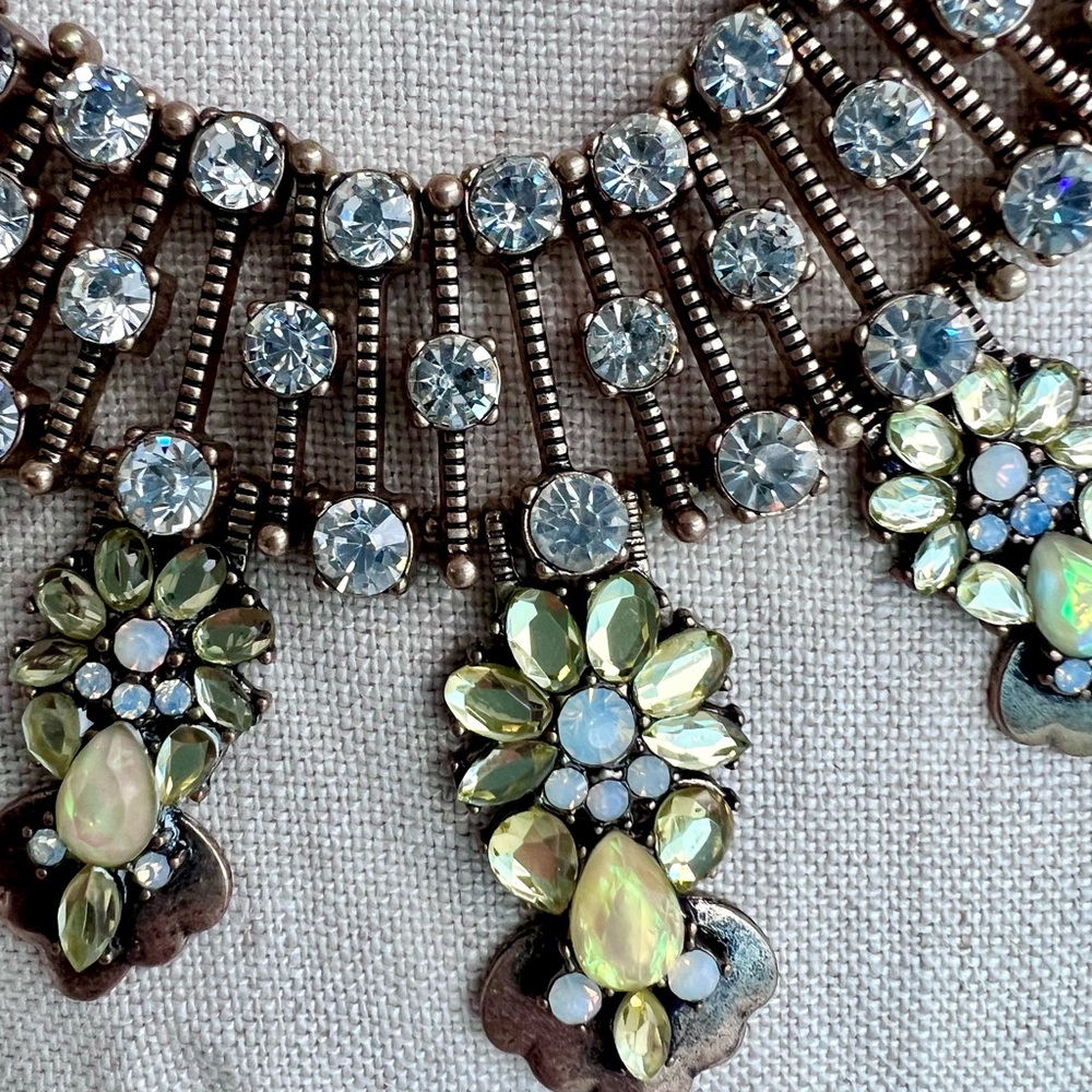 Lydell NYC plastron gold necklace with gems and rhinestones - Picture 2 of 8